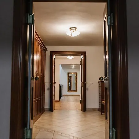 Castle House With Swimming Pool & Sauna & Tennis Court & Wine Cellar Vila *
